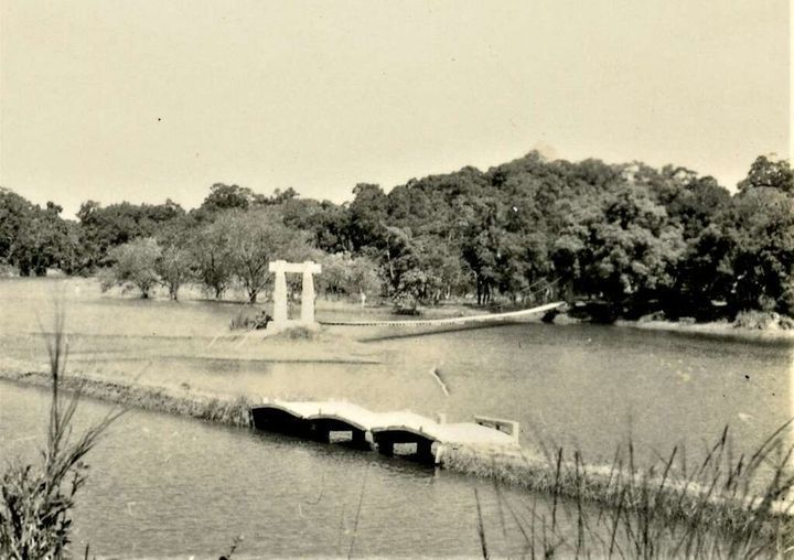 ▲1953年由地方首長協力重建殘破不堪的吊橋，成為第二代吊橋。　圖：台南市政府觀光旅遊局／提供