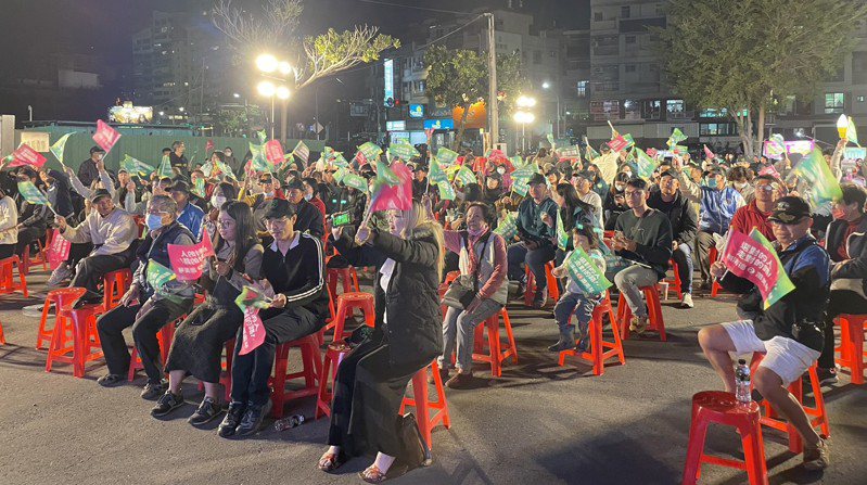 民進黨總統候選人賴清德、副總統候選人蕭美琴在台南拿下逾5成得票率，台南競總湧入群眾慶祝。圖／賴清德台南競總提供