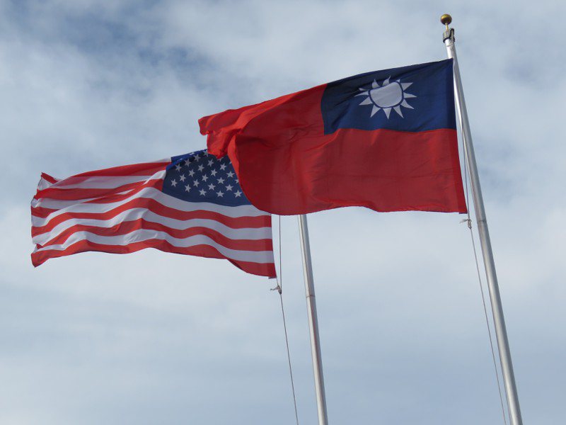 圖為美國與中華民國國旗。 圖／聯合報系資料照片