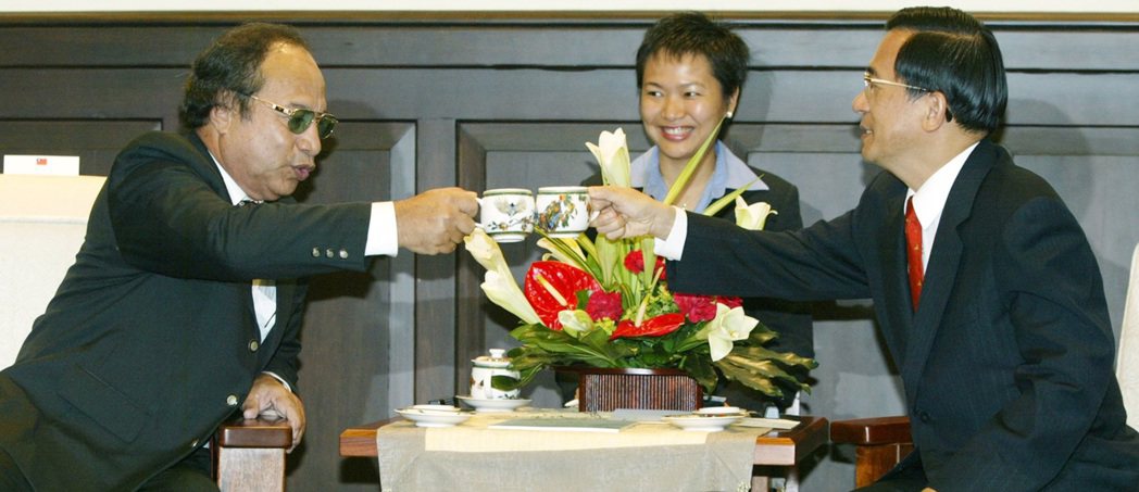 2005年5月，陳水扁總統（右）在總統府接見諾魯共和國總統史科帝。 圖／報系圖庫