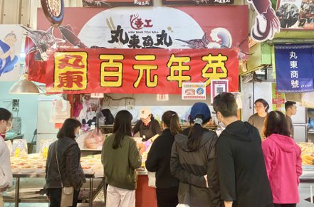 台中市第五市場丸東商號，將連續第12年在春節前夕推出「百元年菜」。丸東商號提供