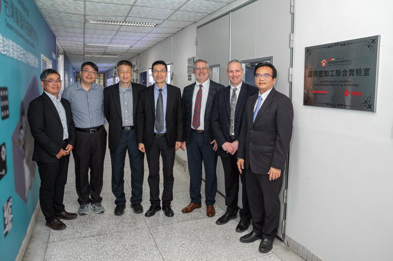 儀科中心「超精密加工聯合實驗室」今正式啟動，將邀請國立台灣大學、國立清華大學等10所大專校院跨領域團隊加入。圖／國研院提供