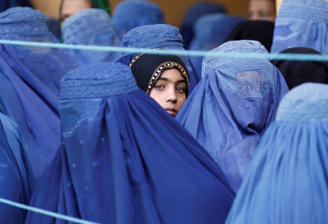 塔利班統治下女性生存空間遭壓縮，阿富汗愈來愈多女孩被推向童婚的悲慘命運。 圖／路...