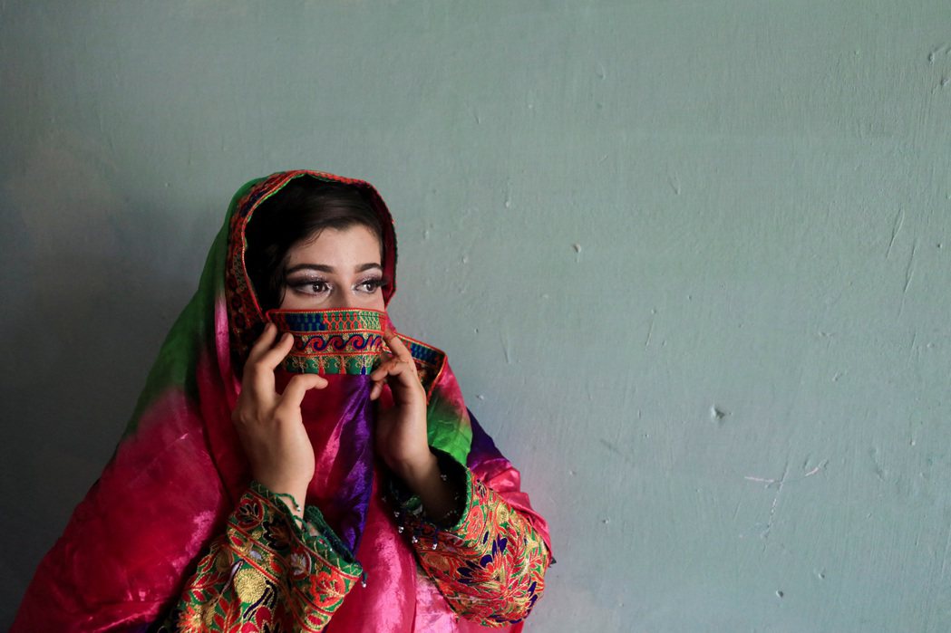 2023年聯合國調查指出，阿富汗15至17歲的少女當中，有3.3%在15歲前已經...