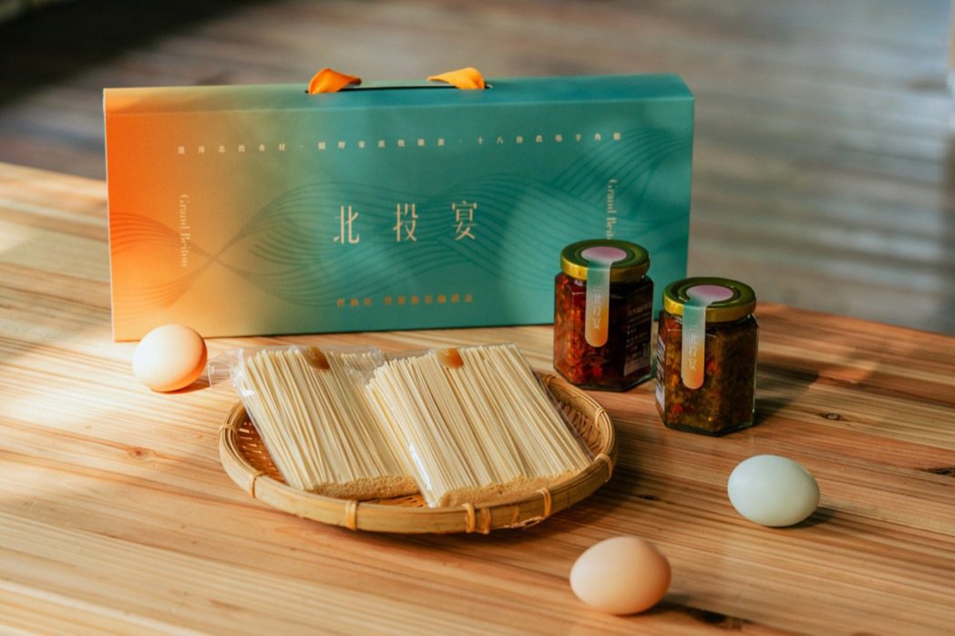 「伴風味雙醬雞蛋麵禮盒」。 圖／台灣設計研究院提供