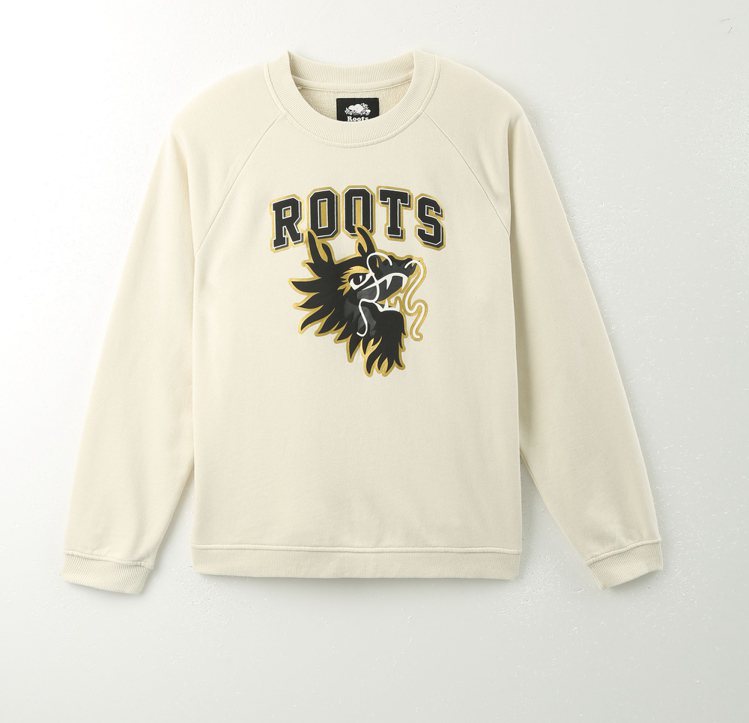 Roots新年系列圓領上衣，女款3,280元、男款3,380元、童裝2,380元。圖／Roots提供