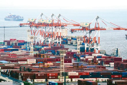 顧問公司報告指出，全球商務往來減緩衝擊國際貿易，正在重繪世界貿易版圖。 （歐新社）