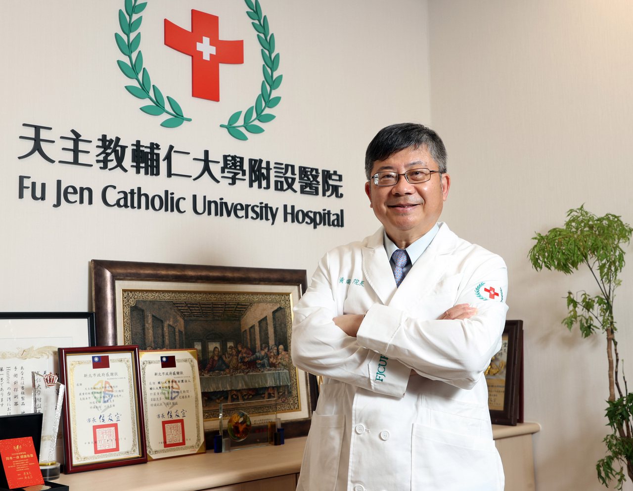 輔大醫院院長黃瑞仁表示，血壓增加是猝死的前兆，所以平時需勤量血壓。記者林澔一／攝影