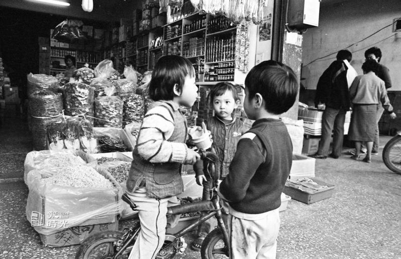 迪化街街景。圖／聯合報系資料照(1985/01/19  紀國章攝影)