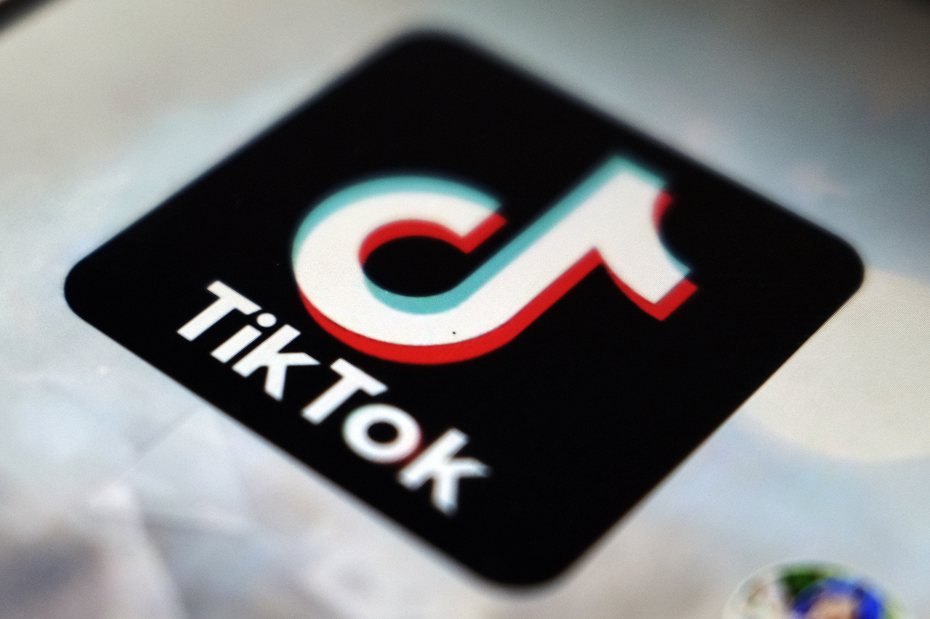 美國眾議院近期提出法案要求字節跳動出售TikTok（國際版抖音），此舉引起TikTok發出通知呼籲用戶打給議員投下反對票。（示意圖／美聯社）