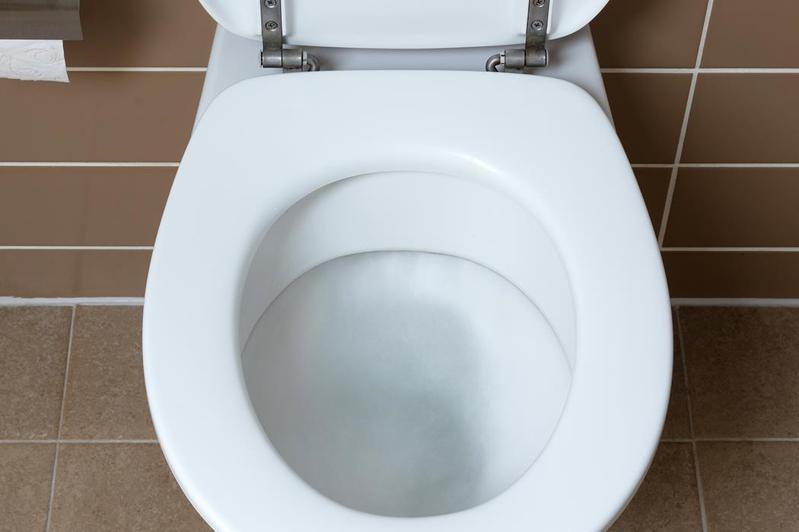 上完廁所用衛生紙擦拭私密處，是保持乾淨的好習慣。示意圖／ingimage