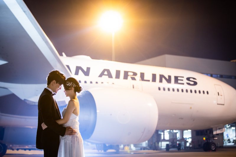 「包下機場拍婚紗」不是夢，可以拍出更獨特的視角。圖／株式會社Quantize提供