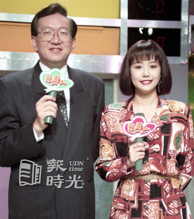 《女人女人》主持人趙寧(左)與崔麗心(右)。圖／聯合報系資料照（1992/09/06 曾學仁攝影）