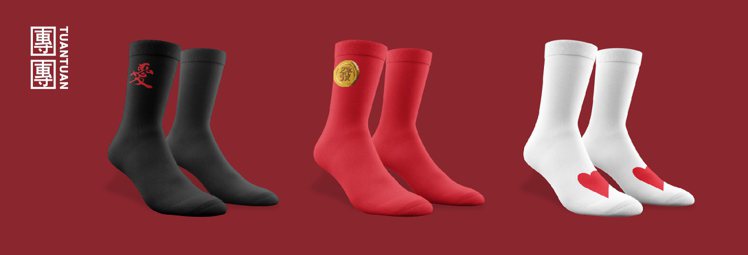 開運三色襪組，黑/紅/白色各一雙，單一尺寸，1,280元。圖／喜事國際提供