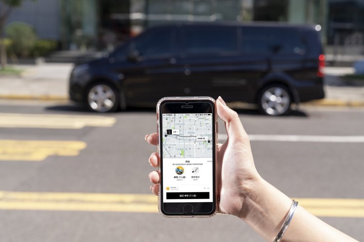 農曆年前團體叫車夯，UberXL樂聚優步一次最多可容納6人。圖／Uber提供