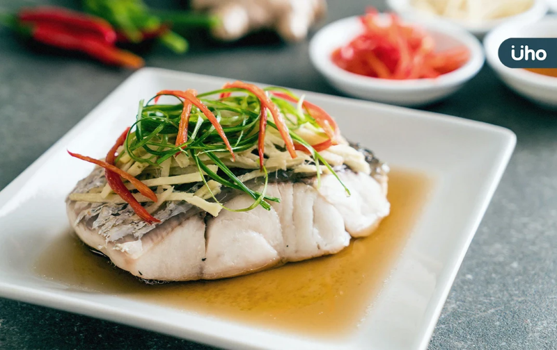 年夜菜必吃日式蒸鱸魚，補充優質蛋白質。 圖／優活健康網