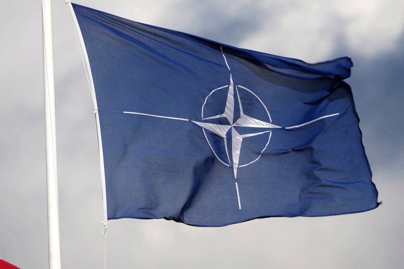 北大西洋公約組織（NATO）今天簽約採購約22萬枚155毫米砲彈，合約價值12億美元（約新台幣377億元），以因應俄羅斯對烏克蘭的全面侵略。路透社