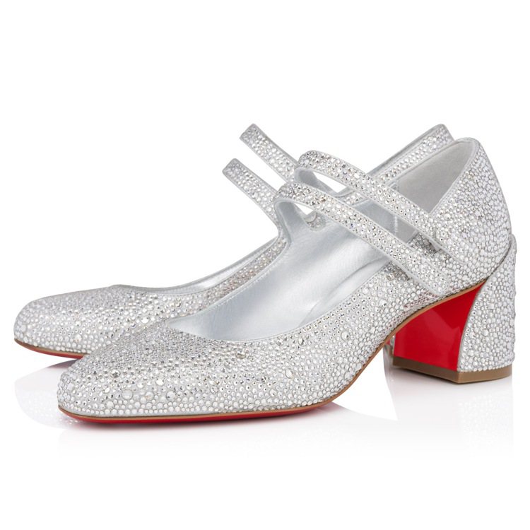 2024新春膠囊系列Miss Jane Strass銀色水晶粗跟高跟鞋，10萬7,100元。圖／Christian Louboutin提供