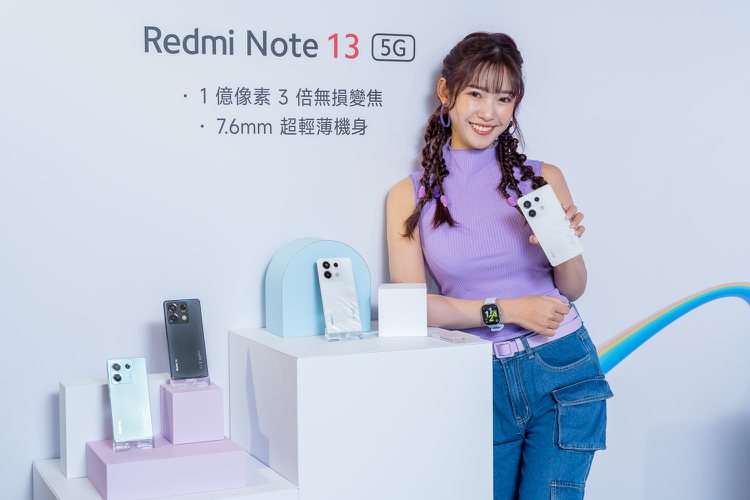 Redmi Note 13 5G採用省電高效的聯發科天璣6080晶片，搭載6.67吋AMOLE柔性平面螢幕，加上120Hz的高刷新率和2160Hz的瞬時觸控採樣率，帶來更流暢的影音體驗。圖／小米台灣提供