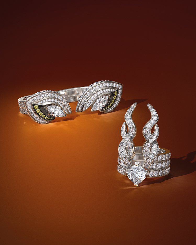 （由左至右）De Beers Forces of Nature高級珠寶系列豹嵌套式戒指與大彎角羚皇冠式戒指。圖／De Beers提供