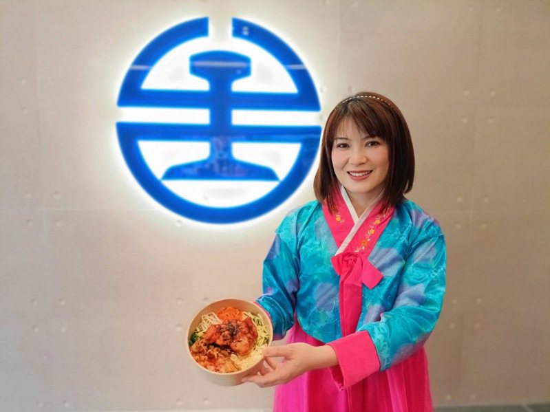 台鐵推出「韓式炸雞拌飯人參排骨湯」，1月25日至2月5日午餐限定開賣。圖／台鐵公司提供
