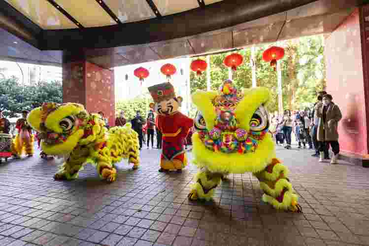 台北遠東香格里拉每年初一舉辦熱鬧開年活動，吸引許多民眾前往感受年節氣氛。圖／台北遠東香格里拉提供