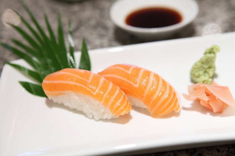 日本高级寿司店一般不提供鲑鱼寿司。图片来源／ingimage(photo:UDN)