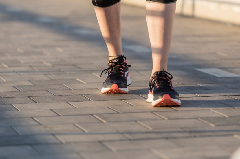 你喜歡走路嗎？根據研究結果顯示，若能走得快一點、多一些，能降低糖尿病風險。 圖／...