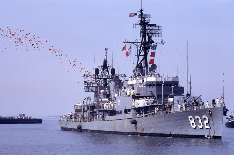 1971年，漢森號驅逐艦（USS Hanson DD-832）慶祝完成巡弋返港，本艦是基齡級FRAM I造型，後來成為國軍的921號遼陽艦。圖／美國海軍檔案照片