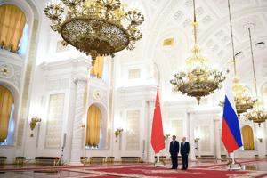 今年是中國大陸的「外交大年」，其中一件大事是中俄建交75周年。圖為2023年3月大陸國家主席習近平對俄羅斯進行國是訪問，俄羅斯總統普亭在克里姆林宮為其舉行歡迎儀式。路透