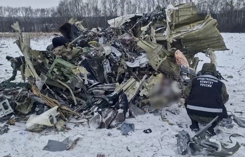 俄罗斯声称一架伊留申Il-76型运输机于当地时间24日上午在毗邻乌克兰边境的贝尔哥罗德州境内遭乌克兰击落坠毁。欧新社(photo:UDN)