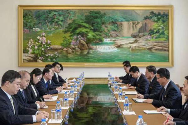大陸外交部副部長孫衛東率領的代表團與北韓外務省副相朴明浩進行磋商。   大陸外交部網站