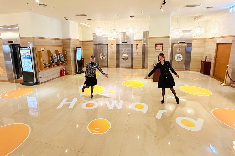高雄福華大飯店陳列了黃色元素的打卡布置。圖/高雄福華提供