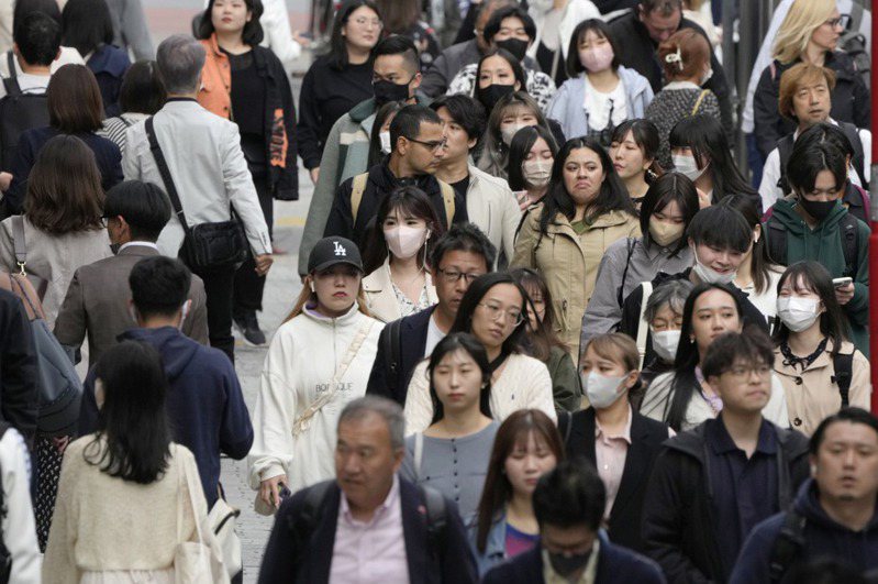 日本政府厚生勞動省表示，新增COVID-19確診病例已連9週增加，也有看法指出已發生第10波流行。歐新社