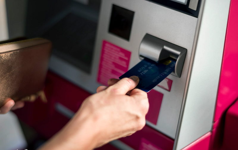 如果來不及到銀行或郵局換新鈔，ATM提領也可以。 圖／486先生