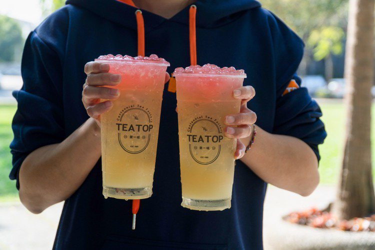 TEA TOP第一味推出新品「竹香白柚飲（櫻花寒天）」。圖／TEA TOP提供