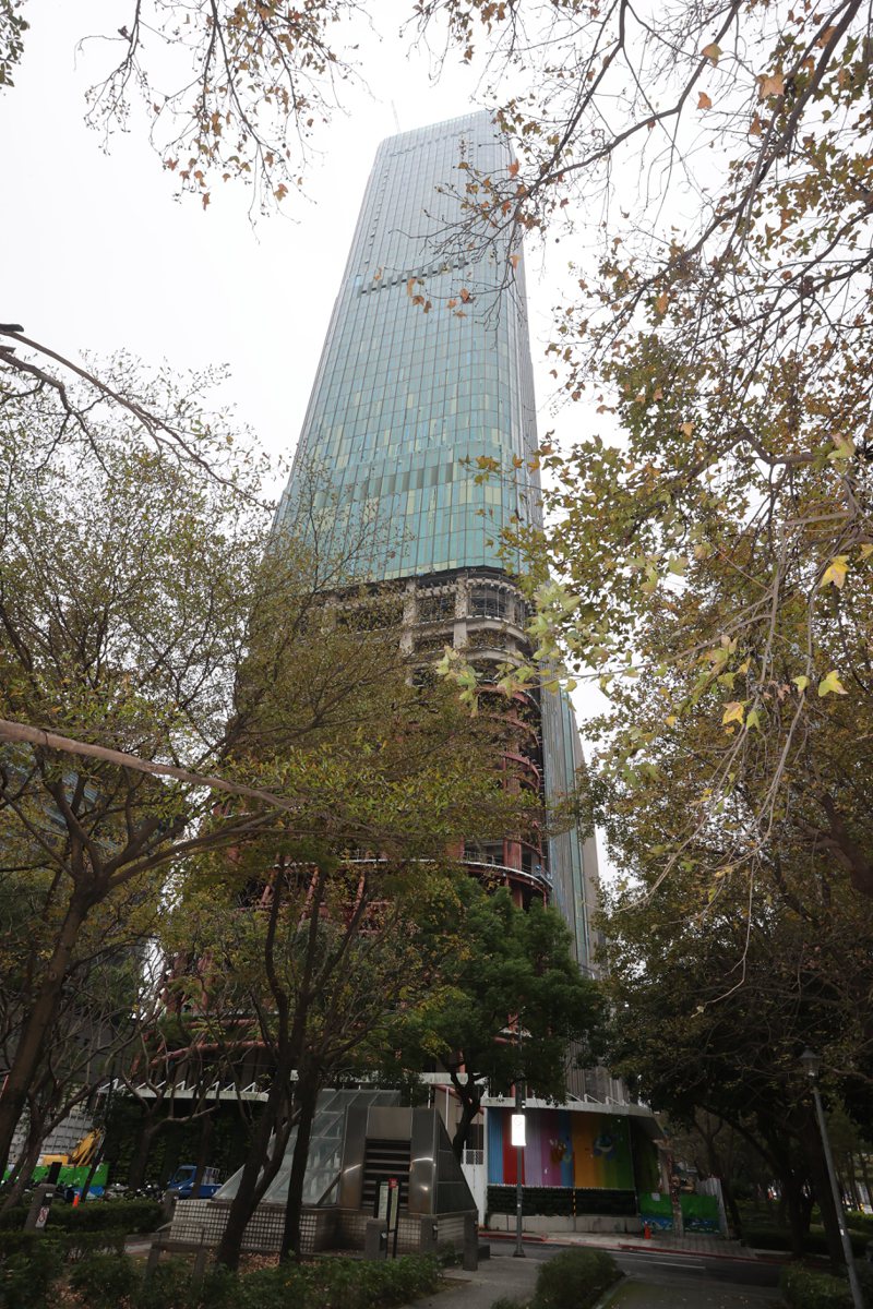 台北市信義區新地標「台北天空塔The Sky Taipei」掏空疑雲，碩河晚間發出千字文聲明回應。  本報資料照片