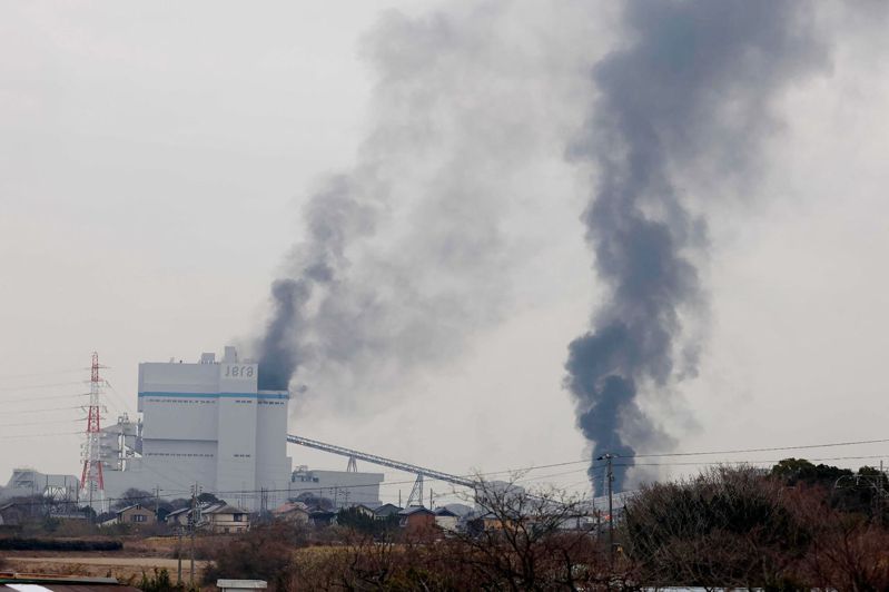 位於日本愛知縣的武豐火力發電廠今天發生火警。法新社