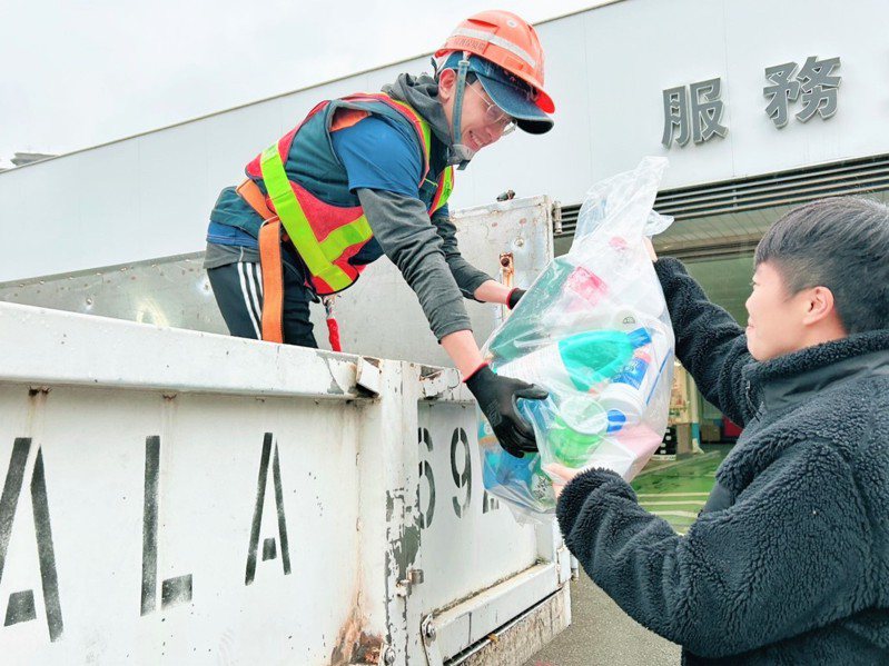 新北市環保局公告7大類資源回收物新規，提醒民眾不要違規。圖／新北市環保局提供
