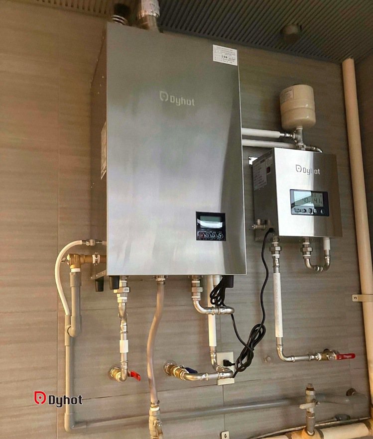 東湧AIOT GA熱水器搭配迴水系統，熱水一開即來，獲民宿業者好評。圖／東湧實業提供