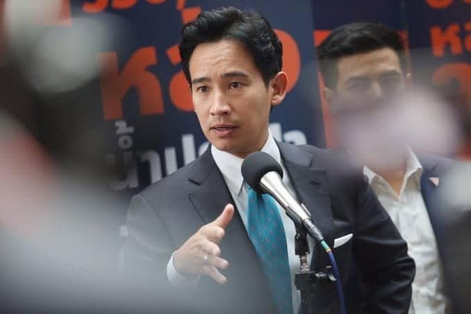 泰國最大反對黨近日因證件遭法院認定違憲，恐面臨被解散的命運。（Photo from สราวุธ วรกาญจน์ FB）