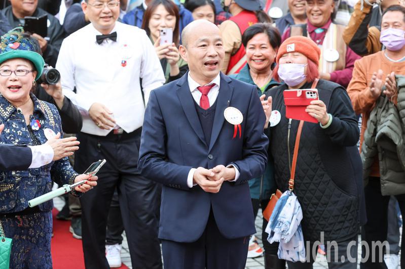 歷經二輪投票，國民黨立委韓國瑜（中）靠著藍營席次優勢當選立法院長。 記者林伯東／攝影