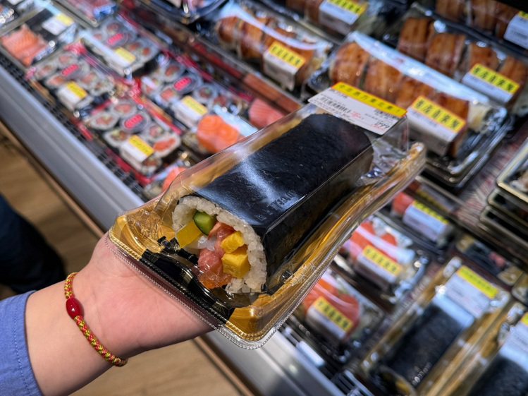LOPIA超市即日起至2月3日推出日本節分「惠方卷」，為環球首賣限定。圖／環球購物中心提供