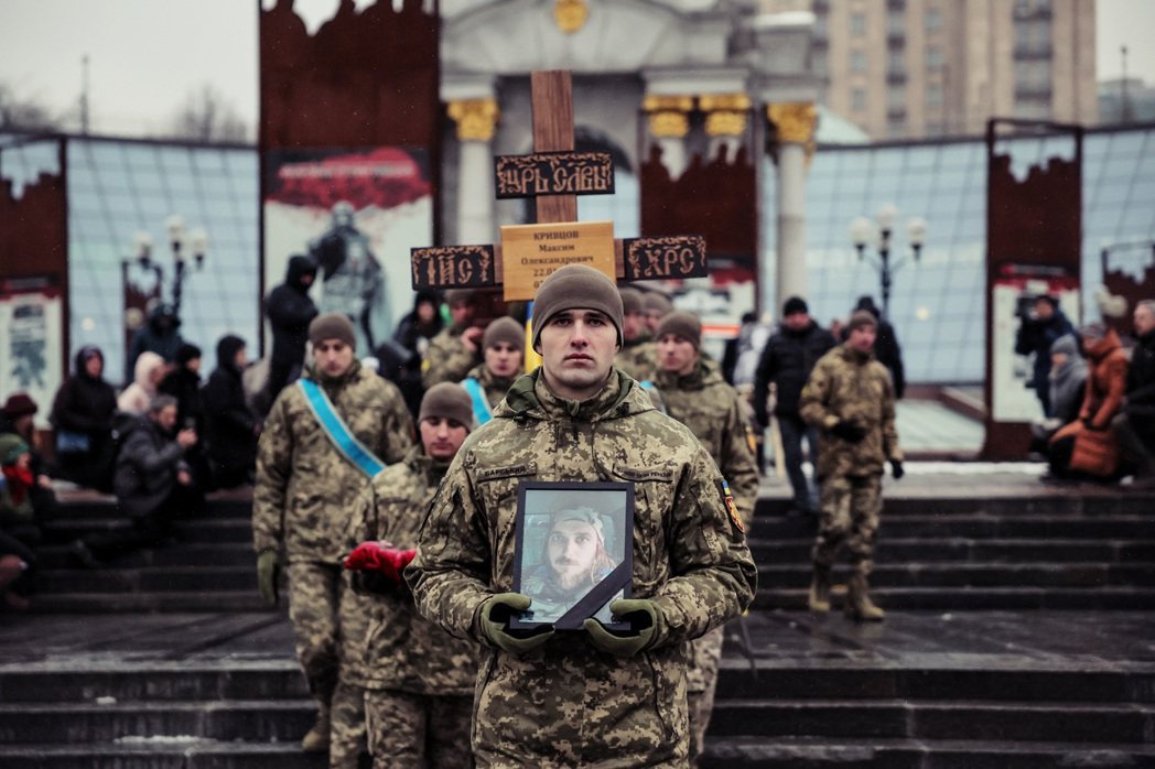 從軍的烏克蘭詩人克里夫佐夫（Maksym Kryvtsov）在2024年1月7日...