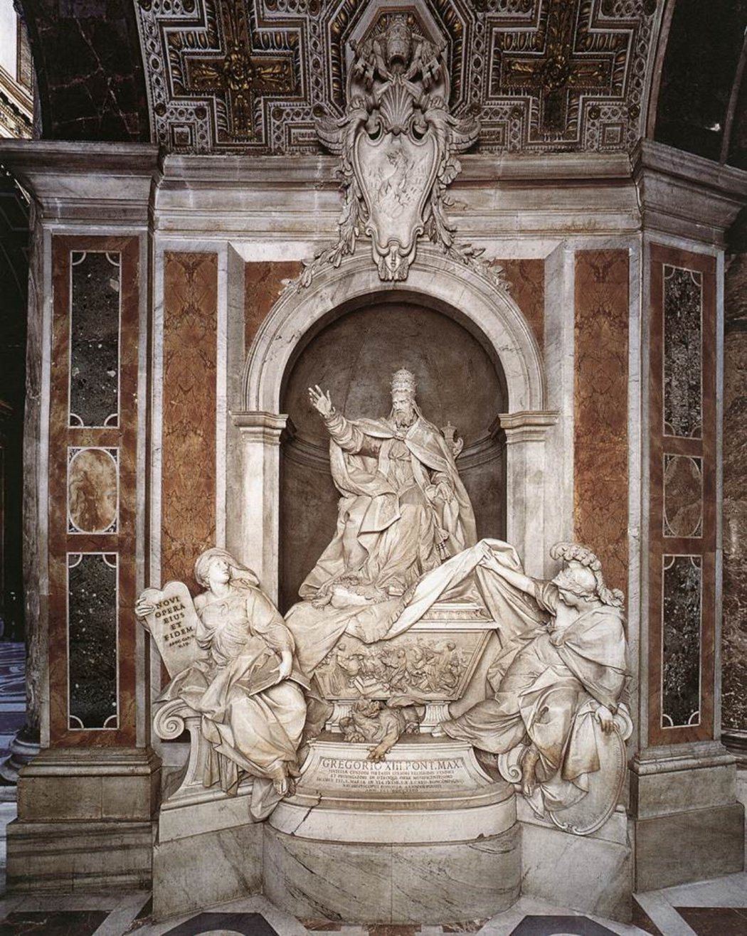 葛利果十三世的陵墓，最能代表他的兩個圖像元素─新曆法與飛龍，共存於雕像基座處。 ...