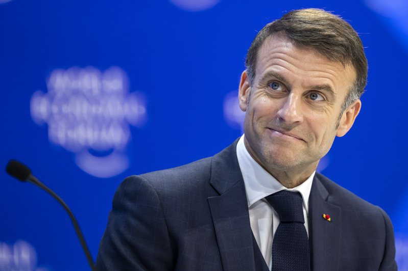 法國總統馬克宏辦公室今天表示，馬克宏介入為了巴黎奧運拆遷塞納河畔書攤的糾紛，裁定他們應留在擁有悠久歷史的地點。歐新社