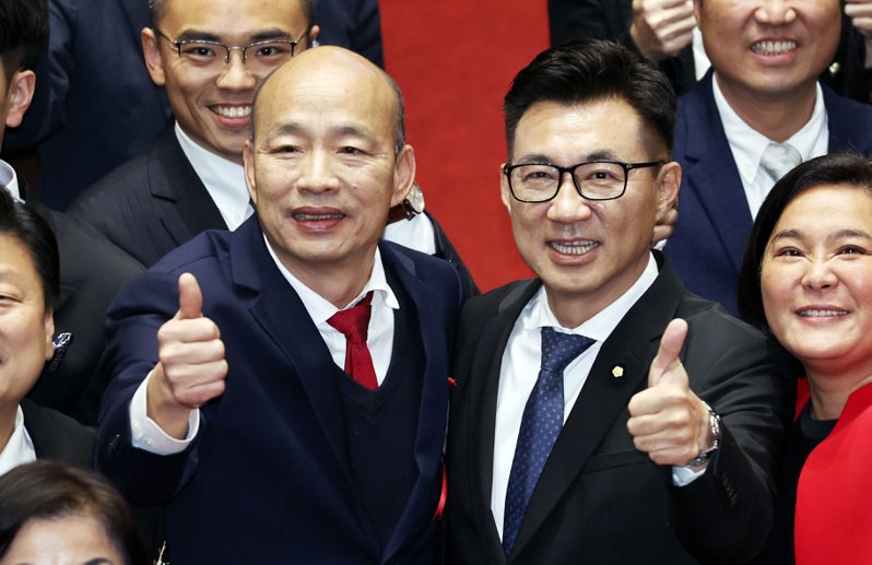 立法院昨天正副院長選舉，由國民黨立委韓國瑜（左）與江啟臣（右）勝出。記者杜建重／攝影