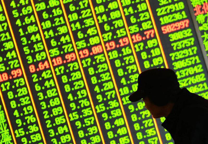 中國A股創波段新低，市場人士呼籲推出平準基金。（新華社）
