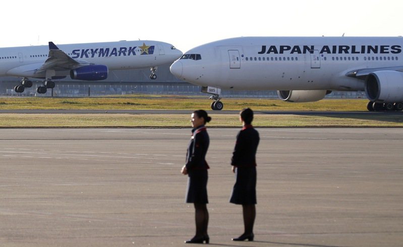 圖為日本航空空服員示意圖。路透社