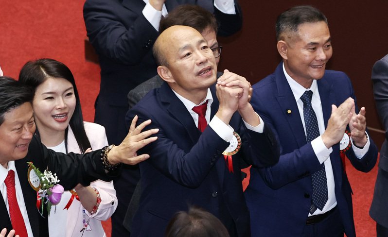 國民黨立委韓國瑜（中）當選立法院長。本報資料照片